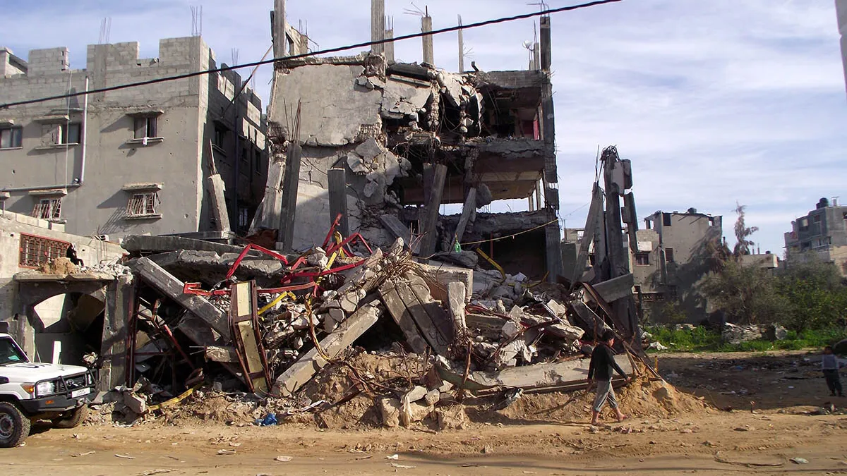 UNMAS supported the UNDP Rubble Removal project in Shejaayea by providing daily on-site ERW training sessions, risk assessments and EOD support.