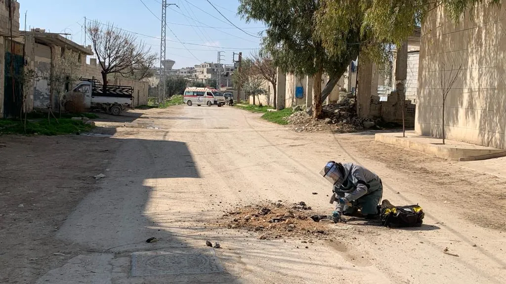 Searcher excavated around the EO item that was located on Harasta, Rural Damascus road, Syria.