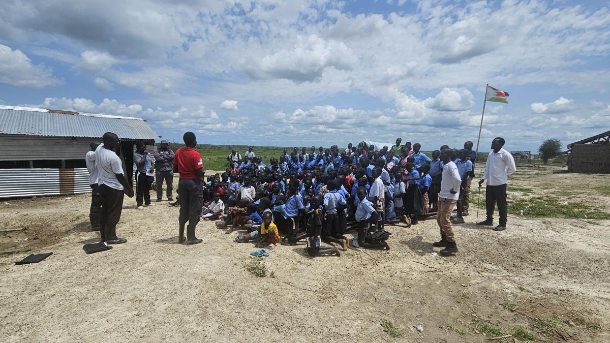 Children participate in an interactive EORE session, learning how to recognise and safely report explosive hazards. Photo credits: Sikulisiwe Gwara /UNMAS South Sudan