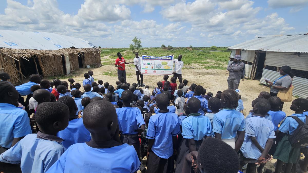 Life-saving EORE empowers children with the knowledge to stay safe from explosive ordnance and protect their communities.  Photo credits: Sikulisiwe Gwara /UNMAS South Sudan 