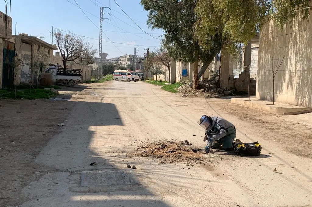 Searcher excavated around the EO item that was located on Harasta, Rural Damascus road, Syria.