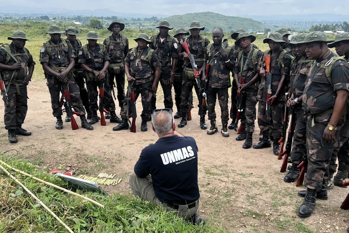 Counter-IED tactical practice during an explosive threat assessment course (ETAC) delivered by UNMAS’ IP to officers of the Congolese Armed Forces FARDC in Bunia (Ituri), 16 September -11 October 2024.
