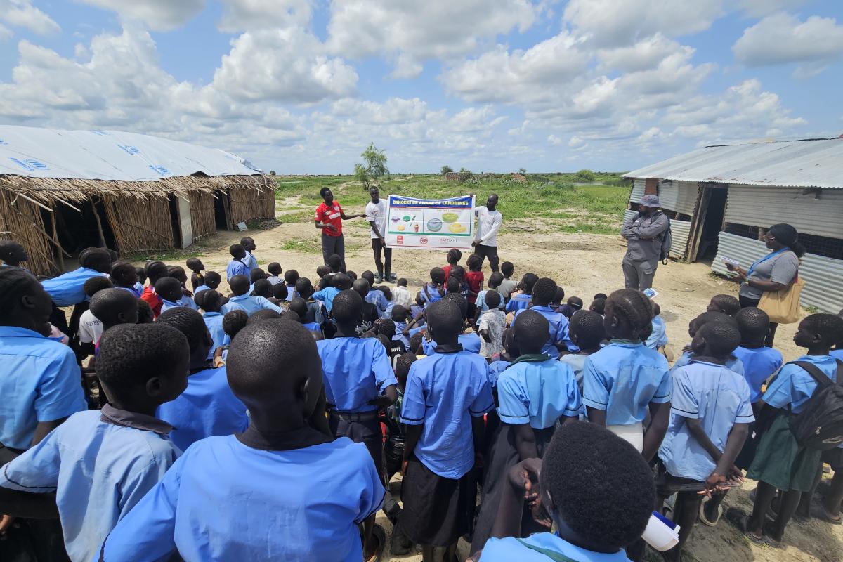 Life-saving EORE empowers children with the knowledge to stay safe from explosive ordnance and protect their communities.  Photo credits: Sikulisiwe Gwara /UNMAS South Sudan 