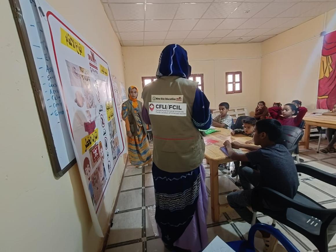 Primary school children in the Boujdour refugee settlement receiving an awareness raising session about the dangers of explosive ordnance.