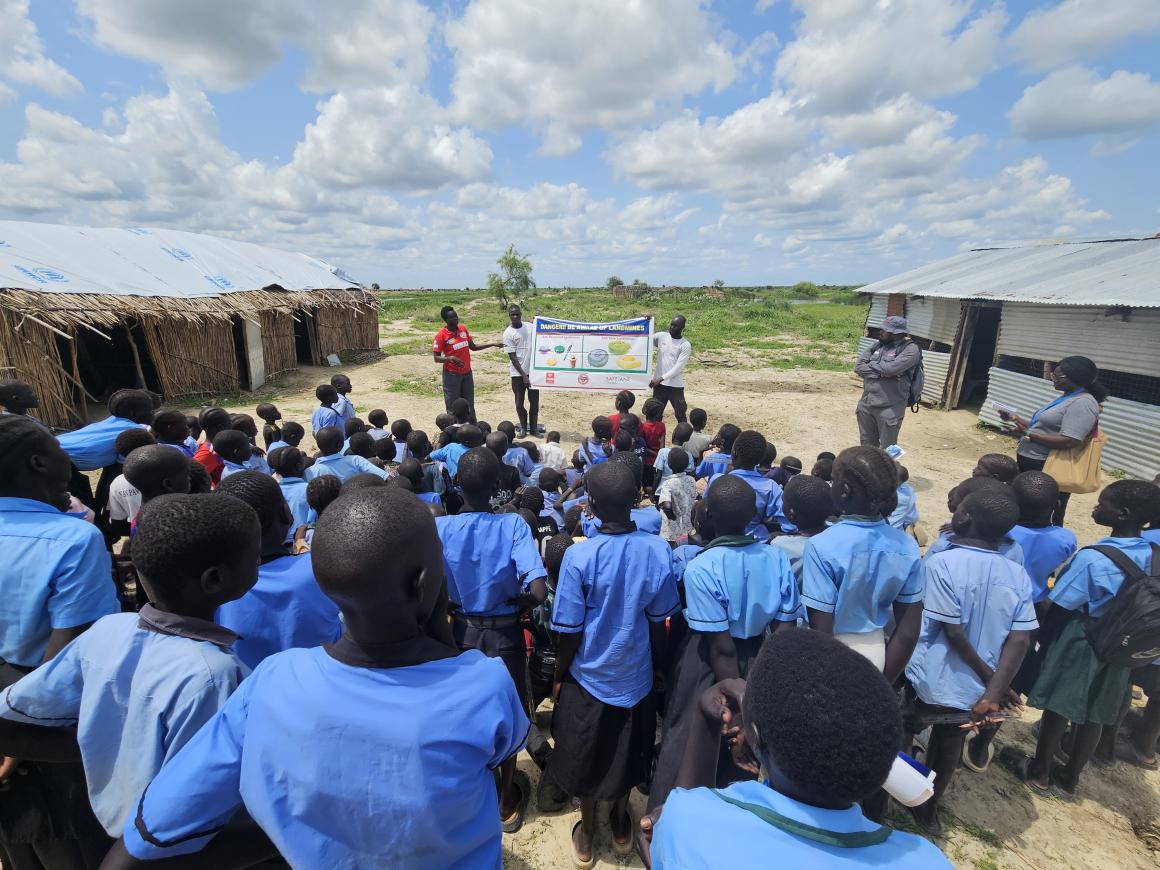 Life-saving EORE empowers children with the knowledge to stay safe from explosive ordnance and protect their communities.  Photo credits: Sikulisiwe Gwara /UNMAS South Sudan 